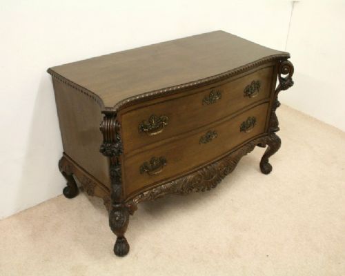Chippendale Style Mahogany Serpentine Commode/chest