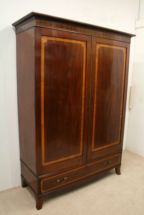 George III Mahogany Linen Press/wardrobe