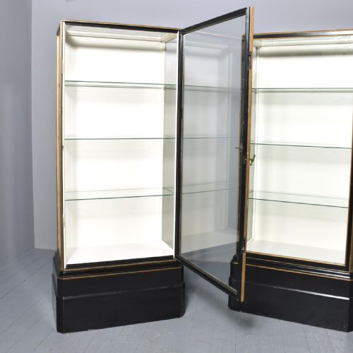 EXCEPTIONAL PAIR OF MAHOGANY GLAZED SHOW CASES - ADDITIONAL PHOTO 5