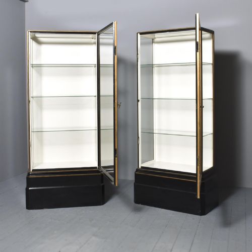 EXCEPTIONAL PAIR OF MAHOGANY GLAZED SHOW CASES - ADDITIONAL PHOTO 6