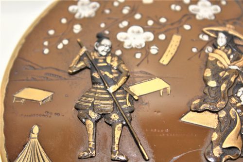 A FINE LARGE JAPANESE CIRCULAR BRONZE BOX THE LID IS FINELY WORKED WITH MIXED METAL OF SILVER GOLD AND BRONZE - ADDITIONAL PHOTO 4