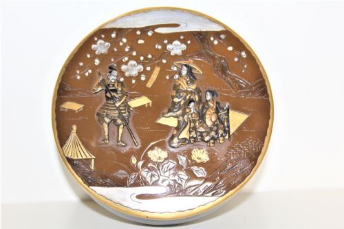 A FINE LARGE JAPANESE CIRCULAR BRONZE BOX THE LID IS FINELY WORKED WITH MIXED METAL OF SILVER GOLD AND BRONZE - ADDITIONAL PHOTO 8