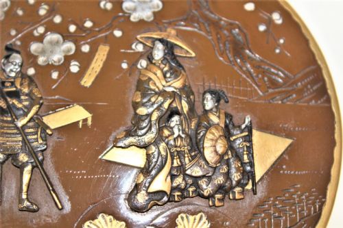 A FINE LARGE JAPANESE CIRCULAR BRONZE BOX THE LID IS FINELY WORKED WITH MIXED METAL OF SILVER GOLD AND BRONZE - ADDITIONAL PHOTO 9