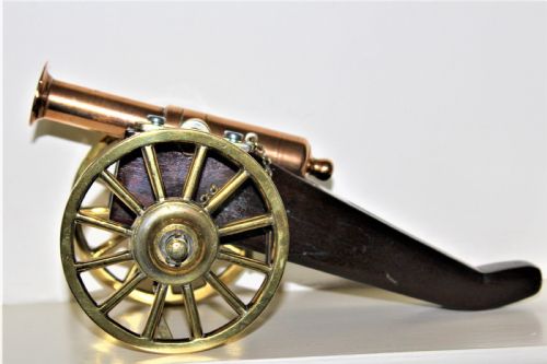 PAIR OF HAND MADE HEAVY POLISHED BRONZE DESK CANNONS ON MAHOGANY UNDERCARRIAGE ENGLISH CIRCA 1880 - ADDITIONAL PHOTO 2
