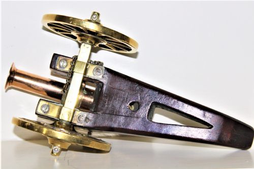 PAIR OF HAND MADE HEAVY POLISHED BRONZE DESK CANNONS ON MAHOGANY UNDERCARRIAGE ENGLISH CIRCA 1880 - ADDITIONAL PHOTO 3