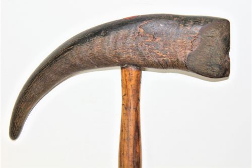A RARE AND UNUSUAL NORDIC ICE PICK OF GOAT HORN AND OAK CIRCA 1850 - ADDITIONAL PHOTO 2