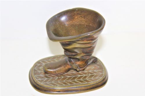 A WELL DEFINED 19TH CENTURY BRONZE NOVELTY PAPER WEIGHT DEPICTING A SPURRED BOOT - ADDITIONAL PHOTO 4