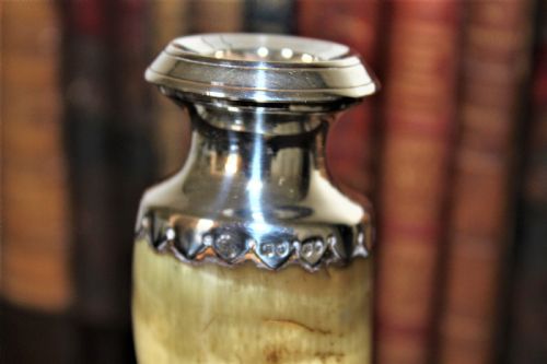A FINE AND DECORATIVE HORN AND SILVER VICTORIAN CANDLE STICK - ADDITIONAL PHOTO 3