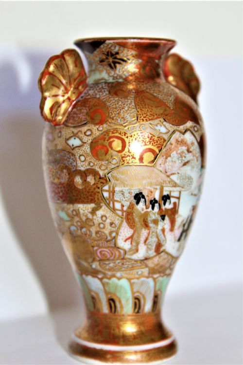 A VERY FINE AND BEAUTIFULLY DECORATED MINIATURE JAPANESE VASE WITH SIGNATURE - ADDITIONAL PHOTO 1