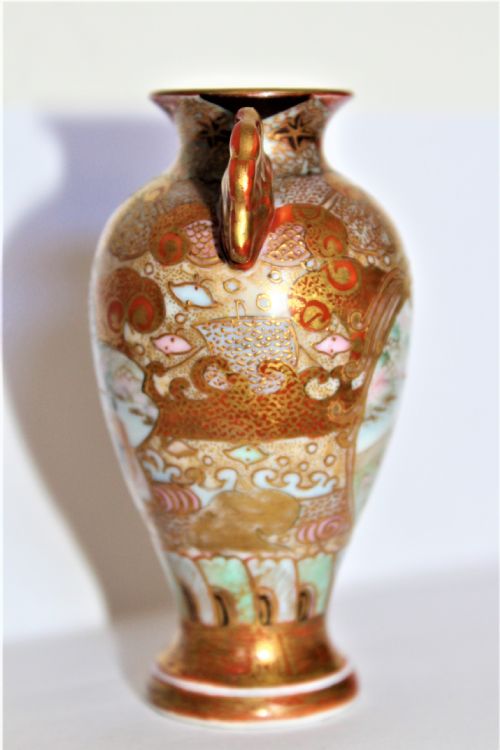 A VERY FINE AND BEAUTIFULLY DECORATED MINIATURE JAPANESE VASE WITH SIGNATURE - ADDITIONAL PHOTO 4