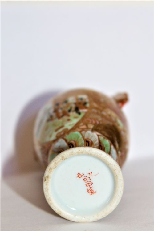 A VERY FINE AND BEAUTIFULLY DECORATED MINIATURE JAPANESE VASE WITH SIGNATURE - ADDITIONAL PHOTO 7