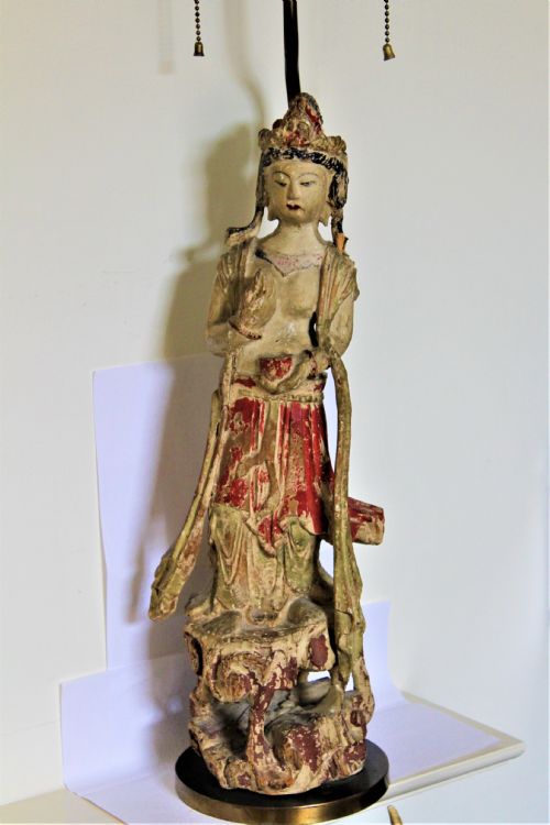 AN ANTIQUE DISTRESSED CARVED WOOD AND POLYCHROMED FIGURE OF QUAN YIN - ADDITIONAL PHOTO 1