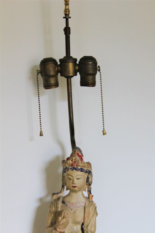 AN ANTIQUE DISTRESSED CARVED WOOD AND POLYCHROMED FIGURE OF QUAN YIN - ADDITIONAL PHOTO 3