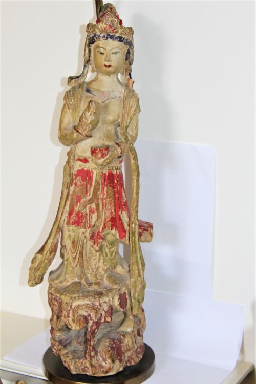 AN ANTIQUE DISTRESSED CARVED WOOD AND POLYCHROMED FIGURE OF QUAN YIN - ADDITIONAL PHOTO 7