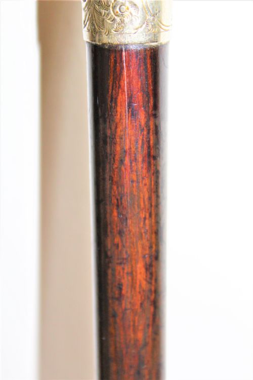 A VERY STYLISH WALKING STICK THE TOP CARVED IN FRUITWOOD AND MODELLED AS A CLENCHED FIST - ADDITIONAL PHOTO 3