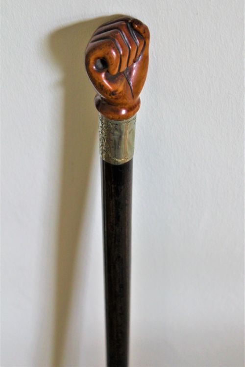 A VERY STYLISH WALKING STICK THE TOP CARVED IN FRUITWOOD AND MODELLED AS A CLENCHED FIST - ADDITIONAL PHOTO 5