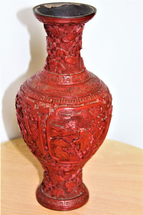 A FINE PAIR OF 19TH CENTURY RED CINNABAR LACQUER VASES IN GOOD CONDITION - ADDITIONAL PHOTO 5