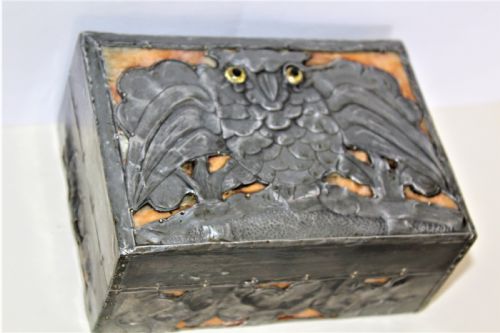 AN ARTS AND CRAFTS BOX COVERED IN HAND BEATEN PEWTER GOOD CONDITION - ADDITIONAL PHOTO 2