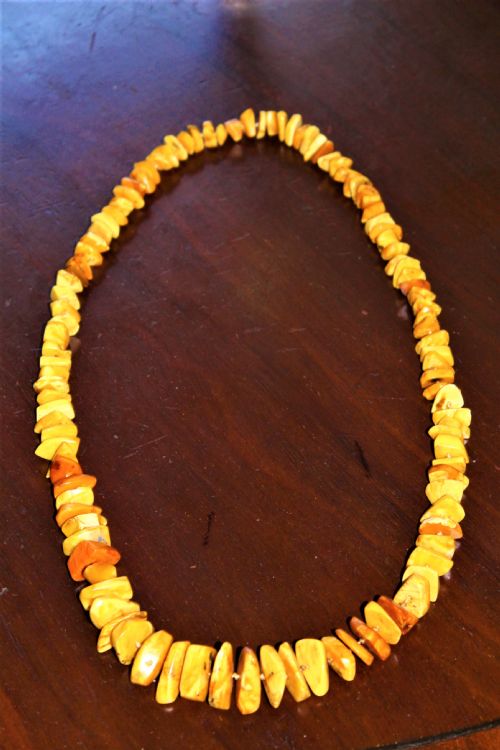 A LONG NATURAL AMBER VERY WEARABLE NECKLACE - ADDITIONAL PHOTO 1