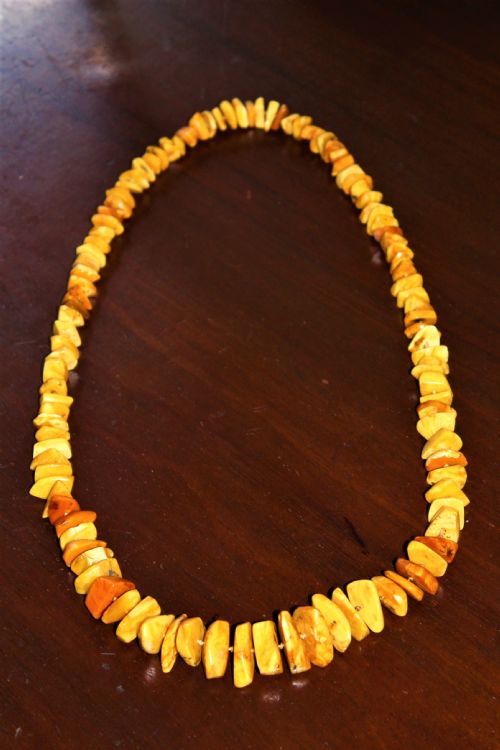 A LONG NATURAL AMBER VERY WEARABLE NECKLACE - ADDITIONAL PHOTO 3