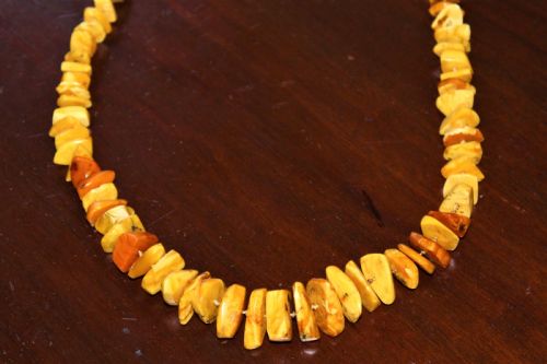 A LONG NATURAL AMBER VERY WEARABLE NECKLACE - ADDITIONAL PHOTO 4