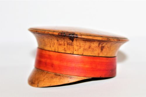 A CHARMING NOVELTY BURR WALNUT SNUFF BOX - ADDITIONAL PHOTO 1