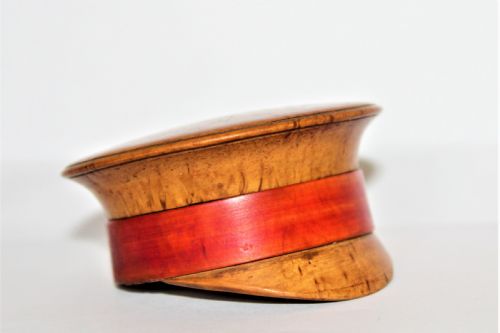 A CHARMING NOVELTY BURR WALNUT SNUFF BOX - ADDITIONAL PHOTO 2