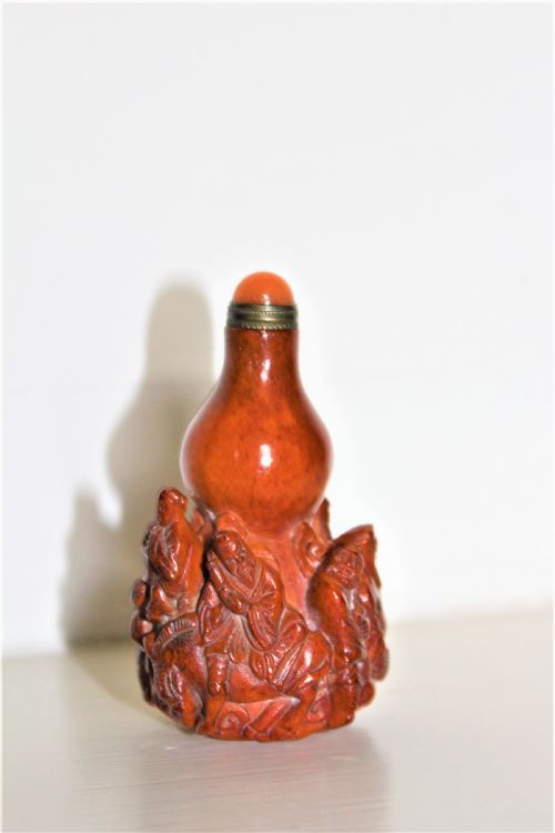 UNUSUAL CHINESE CARVED HARD STONE SNUFF BOTTLE THE STOPPER IS FASHIONED FROM GILT METAL AND HARD STONE - ADDITIONAL PHOTO 2