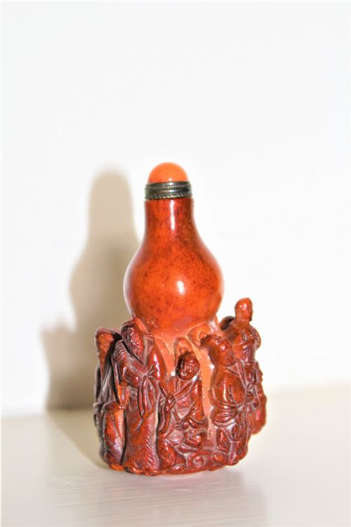 UNUSUAL CHINESE CARVED HARD STONE SNUFF BOTTLE THE STOPPER IS FASHIONED FROM GILT METAL AND HARD STONE - ADDITIONAL PHOTO 4
