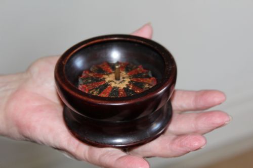 A MINIATURE TRAVELLING ROULETTE WHEEL - ADDITIONAL PHOTO 3