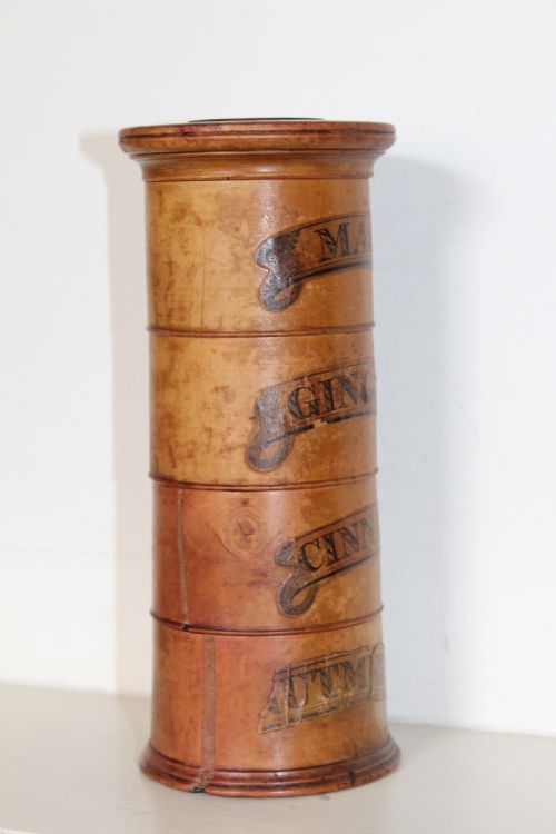 AN ATTRACTIVE SPICE TOWER WITH FOUR COMPARTMENTS - ADDITIONAL PHOTO 5