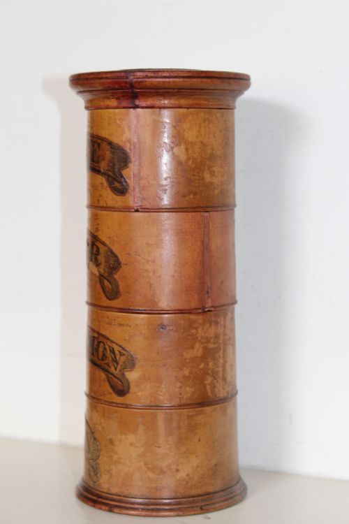 AN ATTRACTIVE SPICE TOWER WITH FOUR COMPARTMENTS - ADDITIONAL PHOTO 6