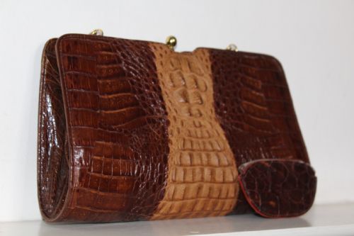 A VERY SMART CIRCA 1930 HORN BACK ALLIGATOR TAIL SKIN SHOULDER BAG WITH GILDED CHAIN - ADDITIONAL PHOTO 4