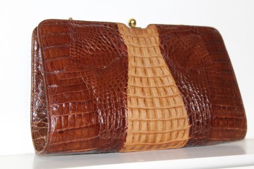 A VERY SMART CIRCA 1930 HORN BACK ALLIGATOR TAIL SKIN SHOULDER BAG WITH GILDED CHAIN - ADDITIONAL PHOTO 8