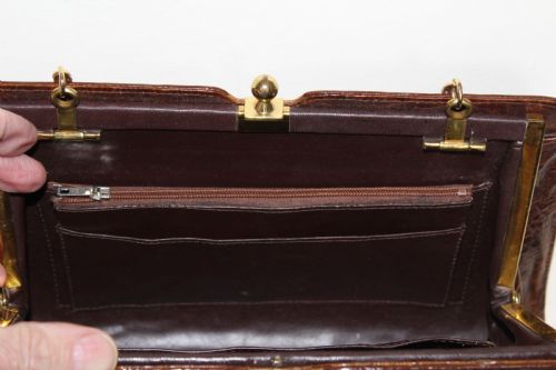 A VERY SMART CIRCA 1930 HORN BACK ALLIGATOR TAIL SKIN SHOULDER BAG WITH GILDED CHAIN - ADDITIONAL PHOTO 12