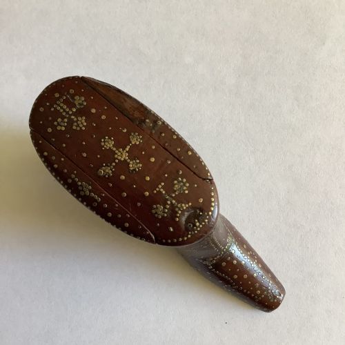 A VERY FINE GEORGIAN MAHOGANY SNUFF BOX IN THE SHAPE OF A SHOE - ADDITIONAL PHOTO 2