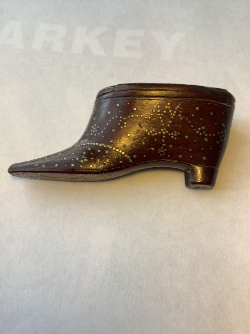A VERY FINE GEORGIAN MAHOGANY SNUFF BOX IN THE SHAPE OF A SHOE - ADDITIONAL PHOTO 1