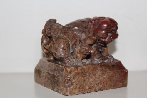 FINE PAIR OF LARGE CHINESE SOAPSTONE SHI SHI DESK SEALS - ADDITIONAL PHOTO 10