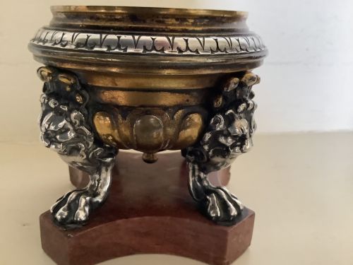 A PAIR OF FINE QUALITY AND STUNNING BRONZE AND SILVERED TAZZAS - ADDITIONAL PHOTO 2