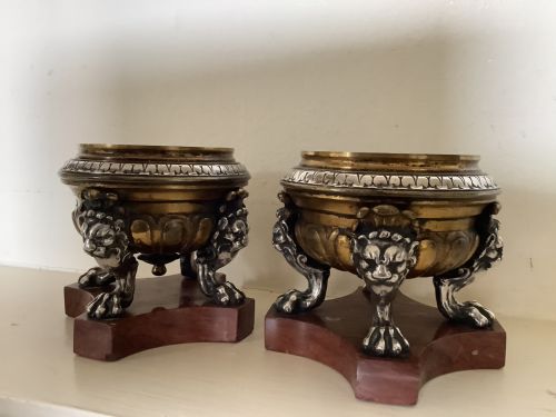 A PAIR OF FINE QUALITY AND STUNNING BRONZE AND SILVERED TAZZAS - ADDITIONAL PHOTO 3