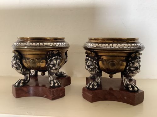 A PAIR OF FINE QUALITY AND STUNNING BRONZE AND SILVERED TAZZAS - ADDITIONAL PHOTO 4
