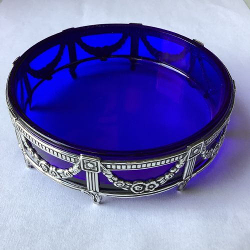 A DELIGHTFUL COBALT BLUE GLASS EDWARDIAN BON BON DISH ENCASED IN SILVER - ADDITIONAL PHOTO 1