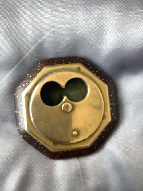 A DELIGHTFUL MISERS SNUFF BOX - ADDITIONAL PHOTO 2