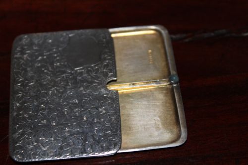A SMALL DELIGHTFUL HALL MARKED SILVER STAMP CASE - ADDITIONAL PHOTO 1