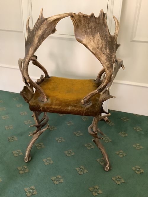 A SUPERB AND VERY CLEVERLY CONSTRUCTED BLACK FOREST ARMCHAIR - ADDITIONAL PHOTO 2