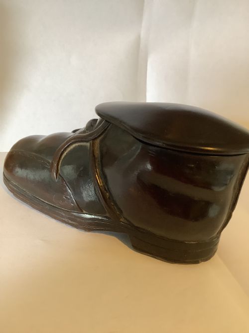 A LARGE AND WELL CARVED HARD WOOD TABLE SNUFF BOX WITH A RICH DEEP PATINA - ADDITIONAL PHOTO 2