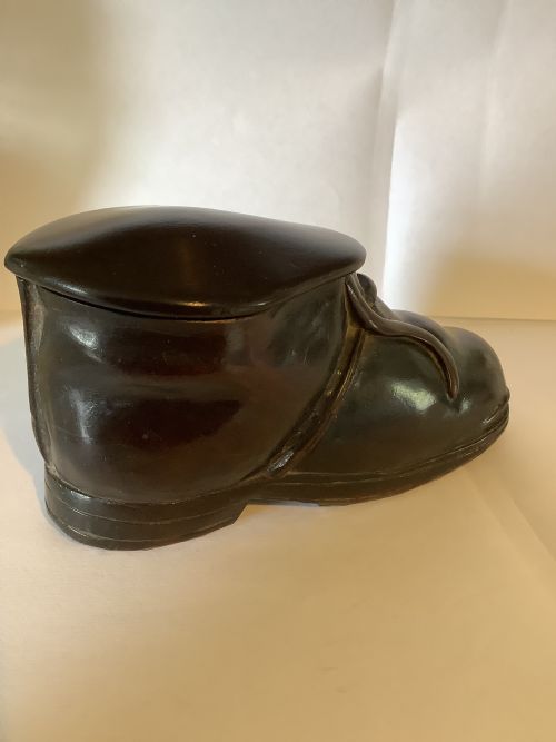 A LARGE AND WELL CARVED HARD WOOD TABLE SNUFF BOX WITH A RICH DEEP PATINA - ADDITIONAL PHOTO 4