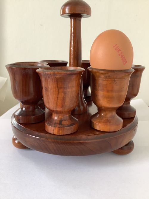 AN UNUSUAL AND STYLISH YEW WOOD EGGCUPS STAND - ADDITIONAL PHOTO 1