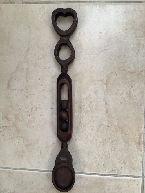 A LONG AND WELL CARVED WOOD WELSH LOVE SPOON - ADDITIONAL PHOTO 2