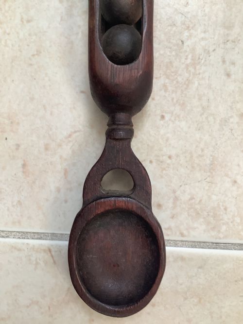 A LONG AND WELL CARVED WOOD WELSH LOVE SPOON - ADDITIONAL PHOTO 6